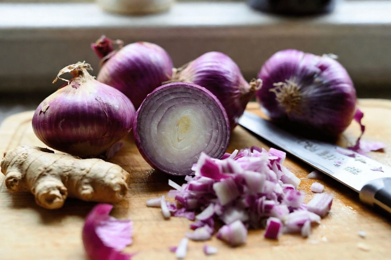 How to Prepare a Purple Onion and Ginger Mix for Supporting Healthy Blood Sugar and Heart Wellness