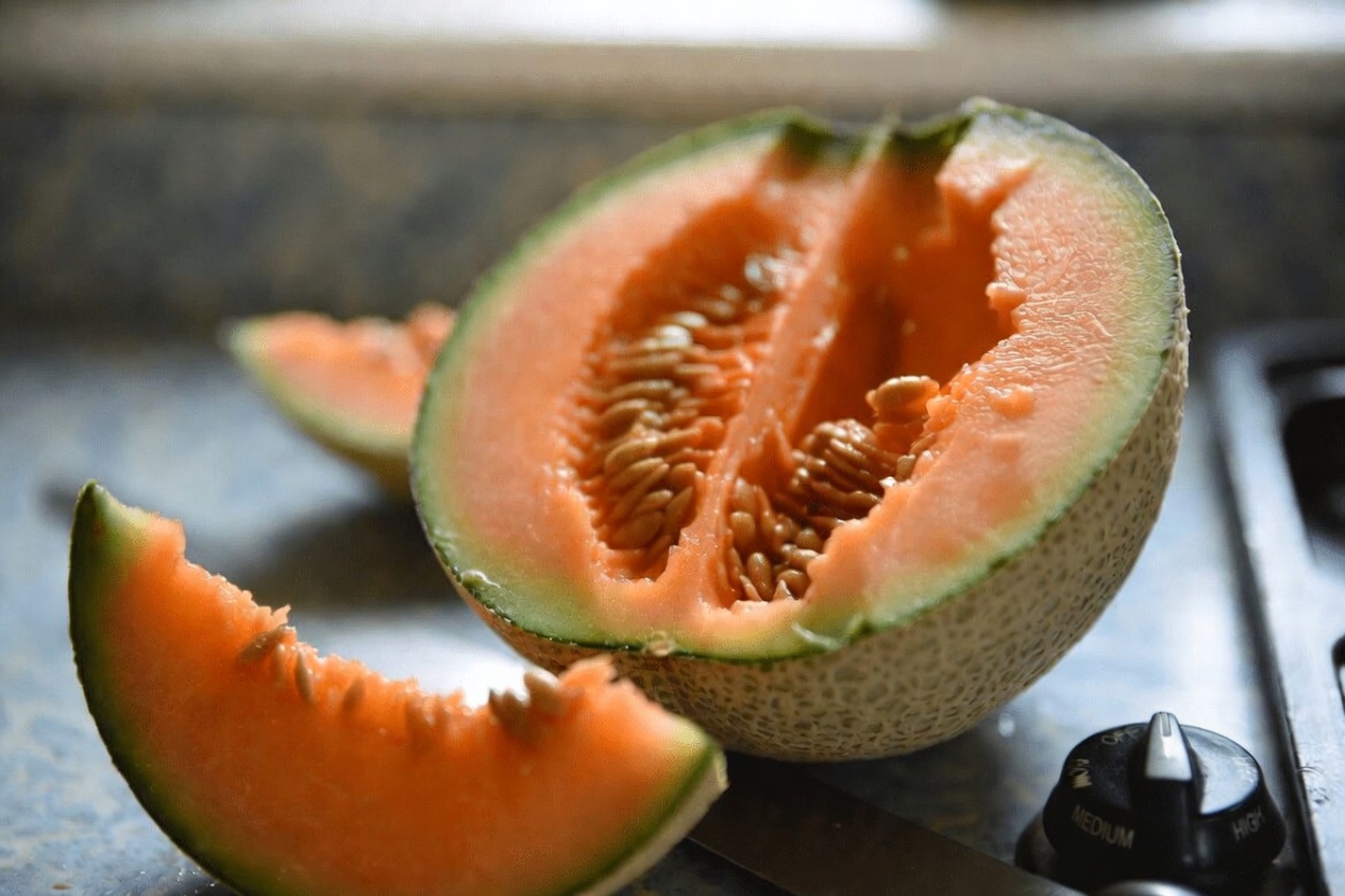 How to Support Stronger Legs and Knees Naturally with Collagen-Boosting Fruits