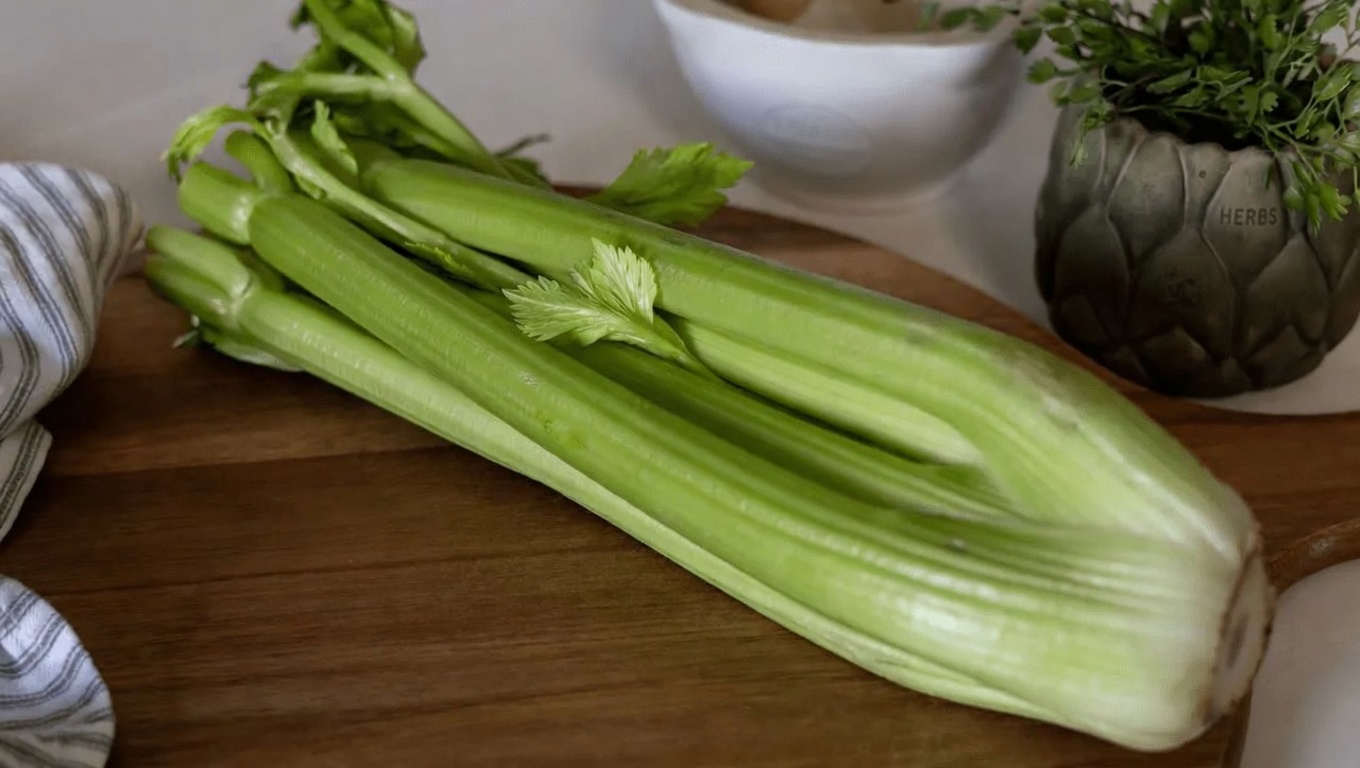 Learn How to Make a Simple Natural Tomato Drink for Supporting Prostate Health in Men Over 40