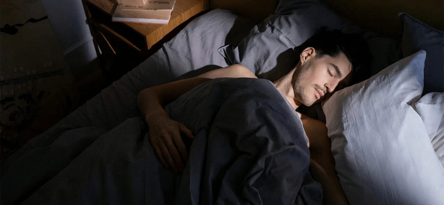 Why Experts Suggest Sleeping Na..k..ed: Simple Ways This Habit May Support Better Rest and Wellness