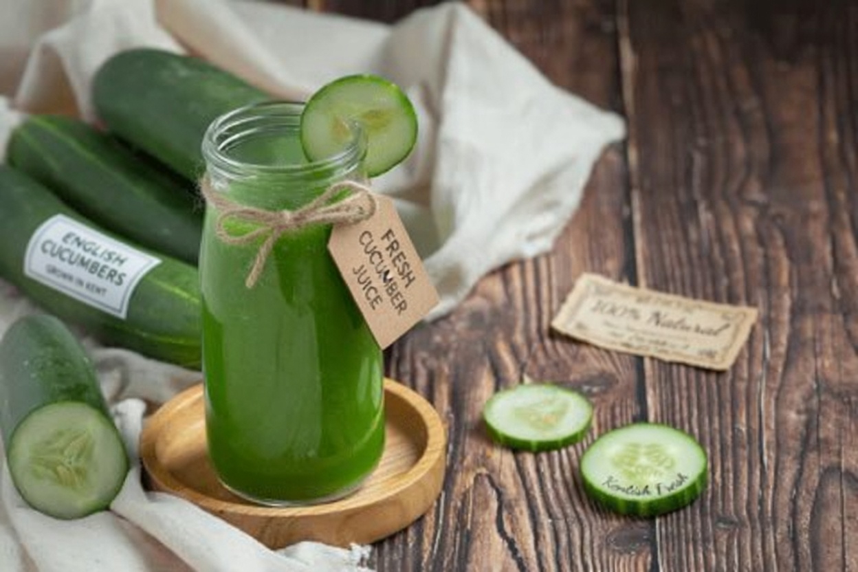 How to Prepare a Simple Natural Juice Recipe with Bitter Gourd Cucumber Lime and Cloves
