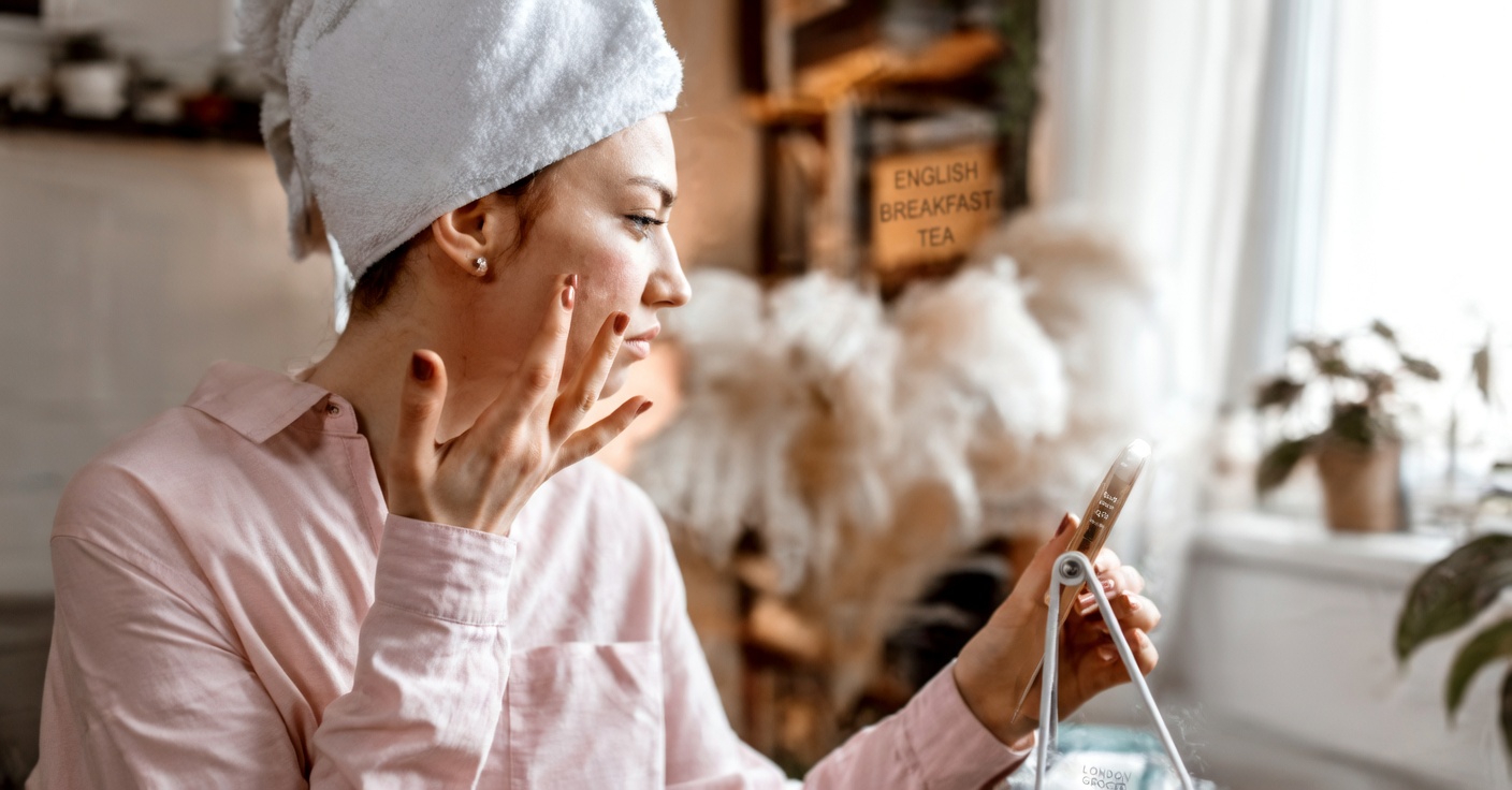 Baking Soda Mask: Why Many Women Over 60 Are Curious About This Simple Skincare Habit