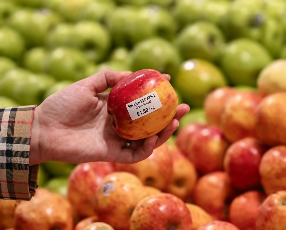 ALERT! You’re Making These 9 Apple-Eating Mistakes That Could Harm Your Health!