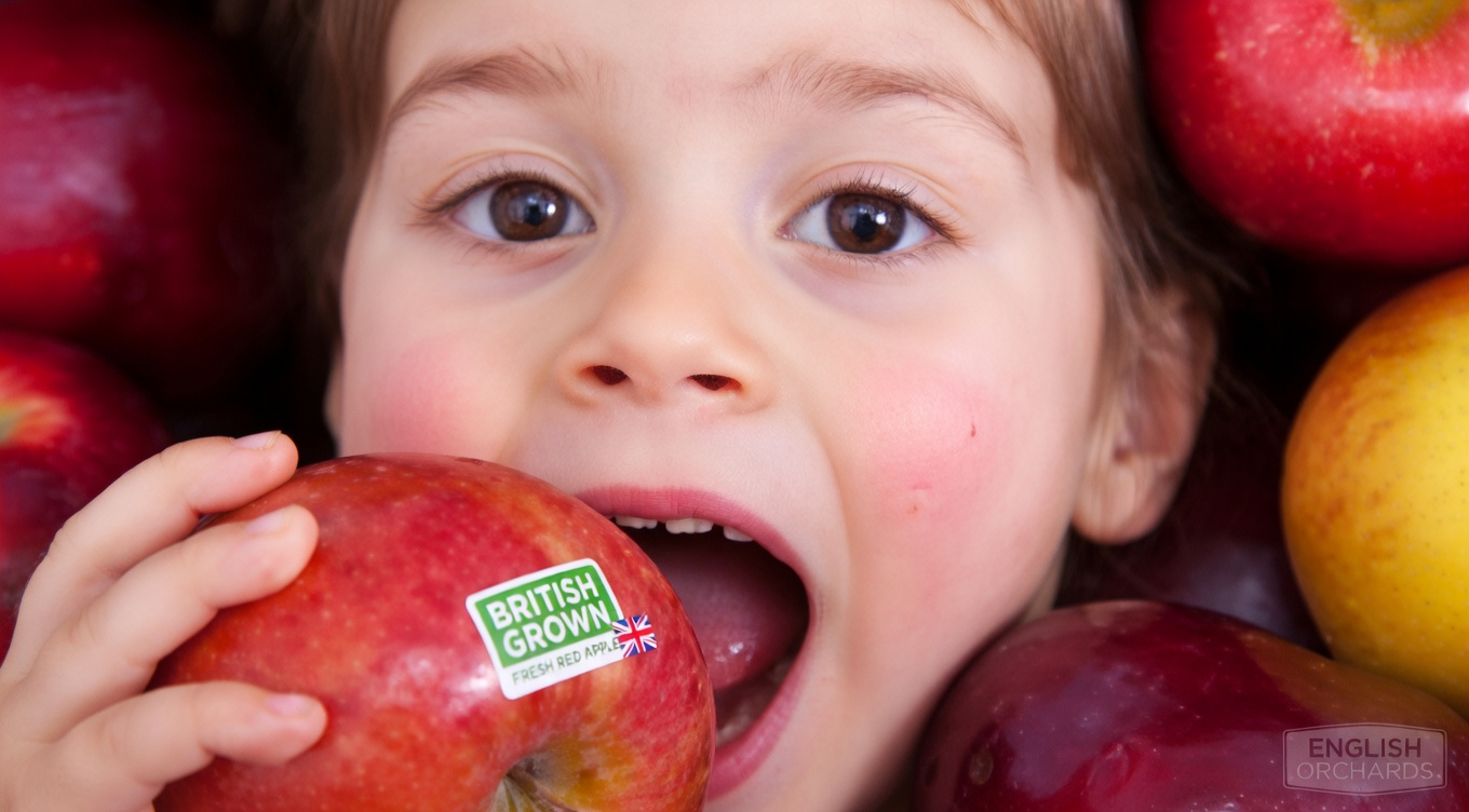 ALERT! You’re Making These 9 Apple-Eating Mistakes That Could Harm Your Health!