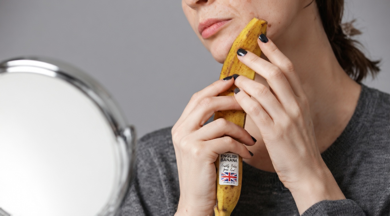 7 Natural Ways to Smooth Fine Lines & Boost Skin Glow Using Banana Peels
