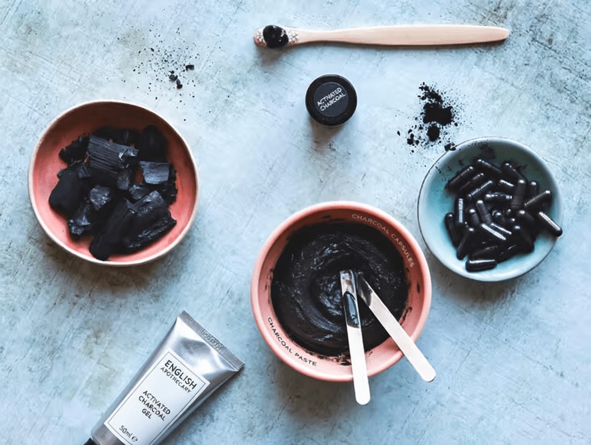 Exploring a Natural Approach to Gray Hair Appearance with Activated Charcoal and Lime