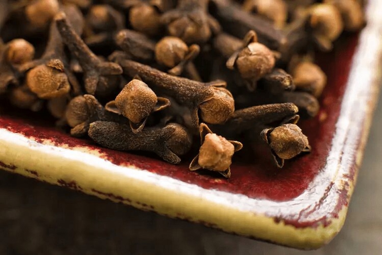 What Happens If You Eat 2 Cloves a Day for 7 Days: Insights on How Cloves May Support Wellness for Adults Over 50