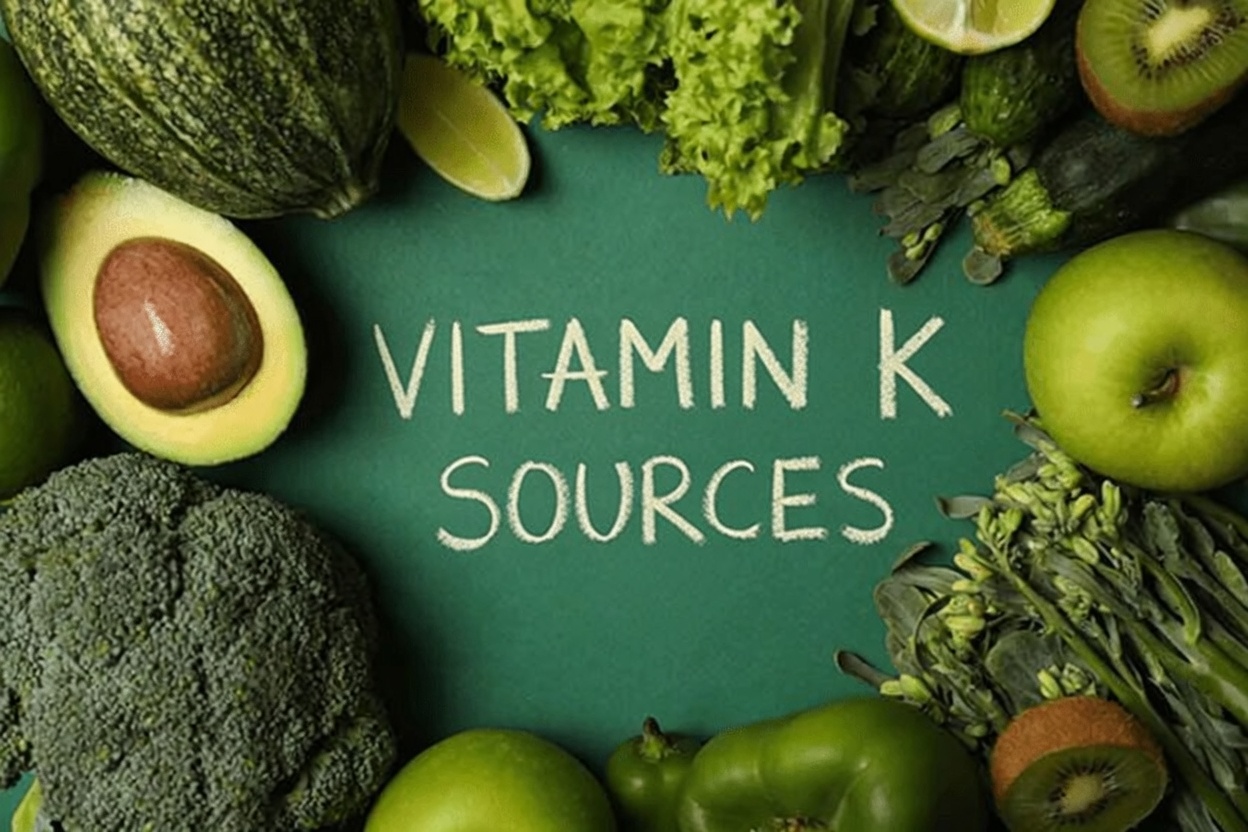 How to Enjoy Spinach Safely While Managing Blood Thinners: Tips for Consistent Vitamin K Intake in Seniors