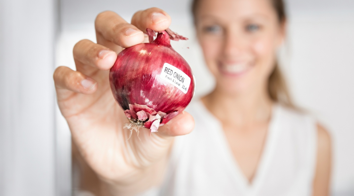 Red Onion for Face: The Natural Kitchen Trick Thousands Are Exploring for Radiant Even-Toned Skin Appearance
