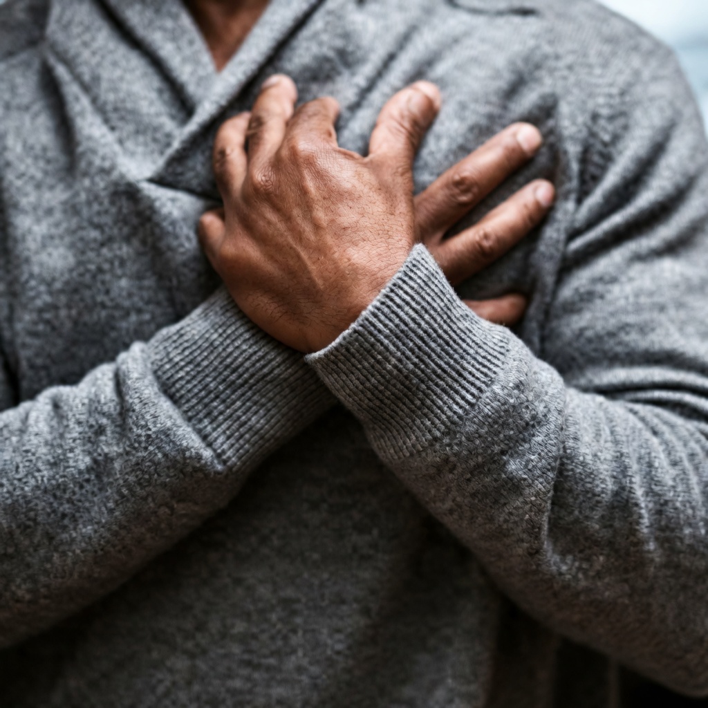 What To Do If You're Alone During a Heart Attack: 5 Essential Steps to Take Immediately