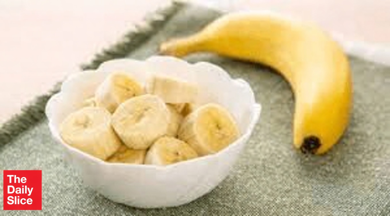 What Happens to Your Body When You Eat a Banana Before Bed (Benefits & Effects)