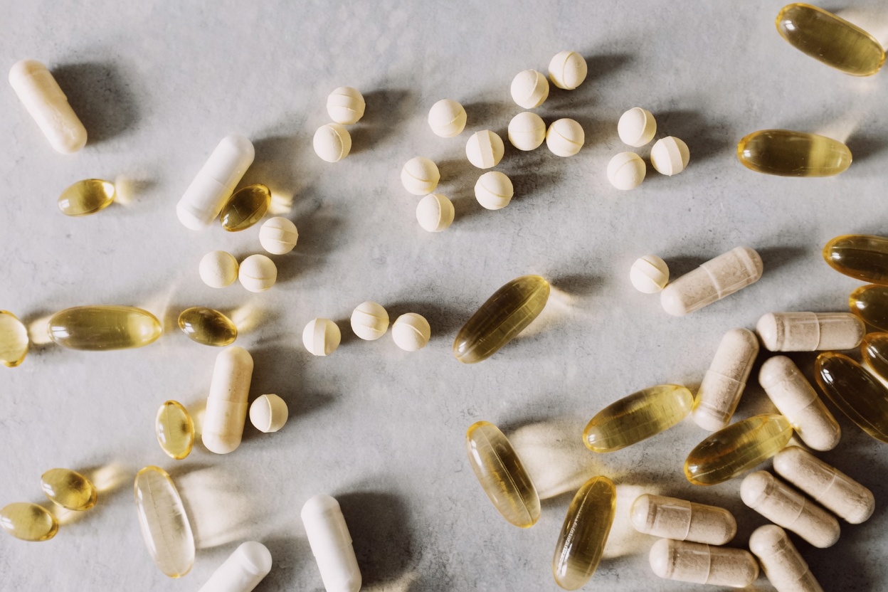 DANGER! Seniors, you should never take these 2 vitamins and supplements together