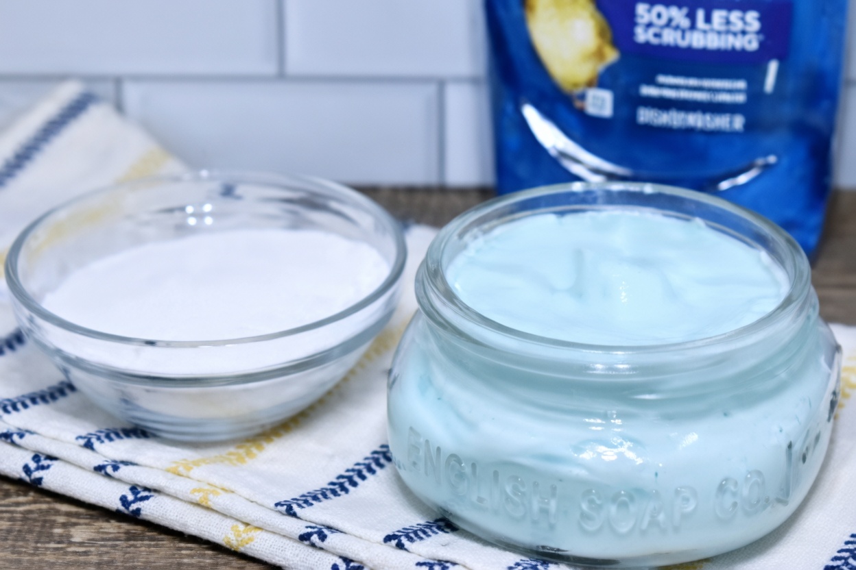 Discover How Baking Soda Could Transform Your Skin’s Appearance in Minutes – Even After 70!