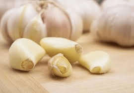 Eat Garlic Before Bed—and See What Happens Overnight! (This Simple Habit Might Surprise You)
