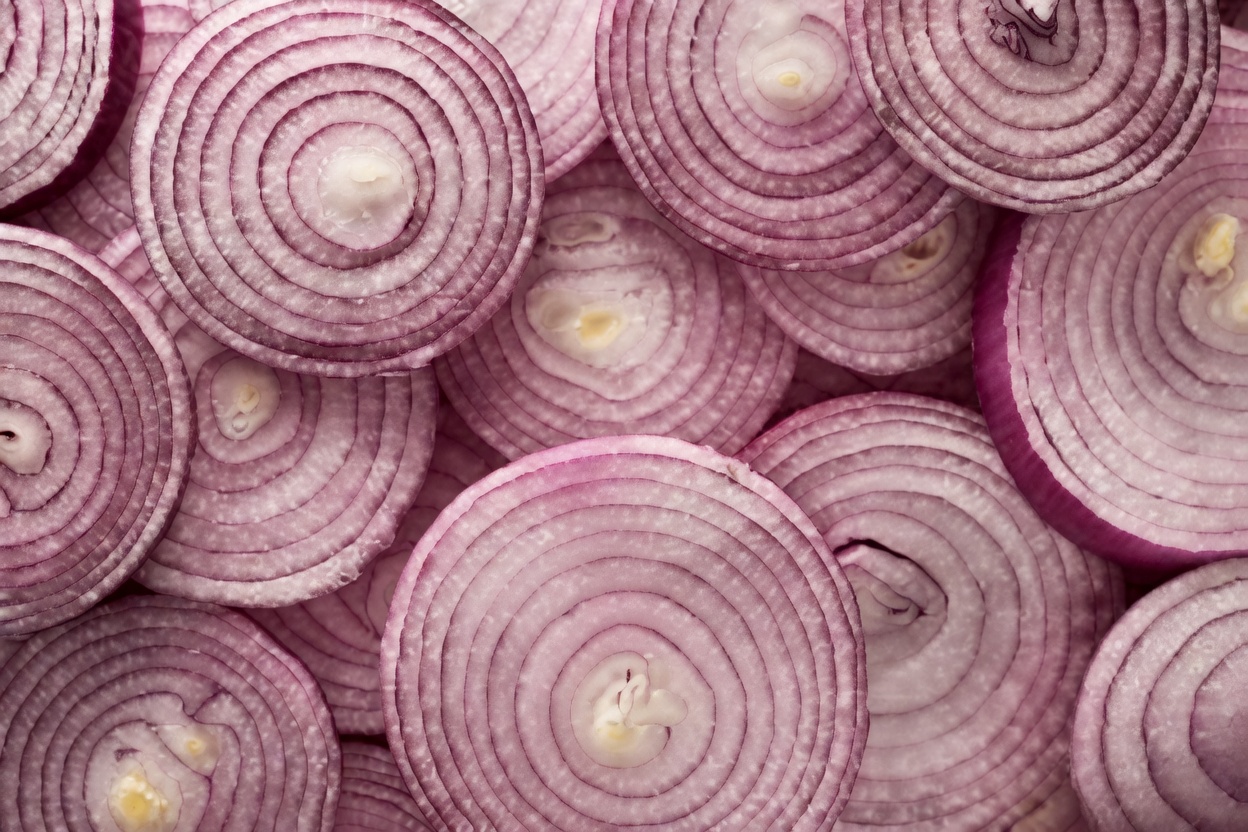 Red Onion for Face: Exploring This Kitchen Ingredient for Your Daily Skincare Routine