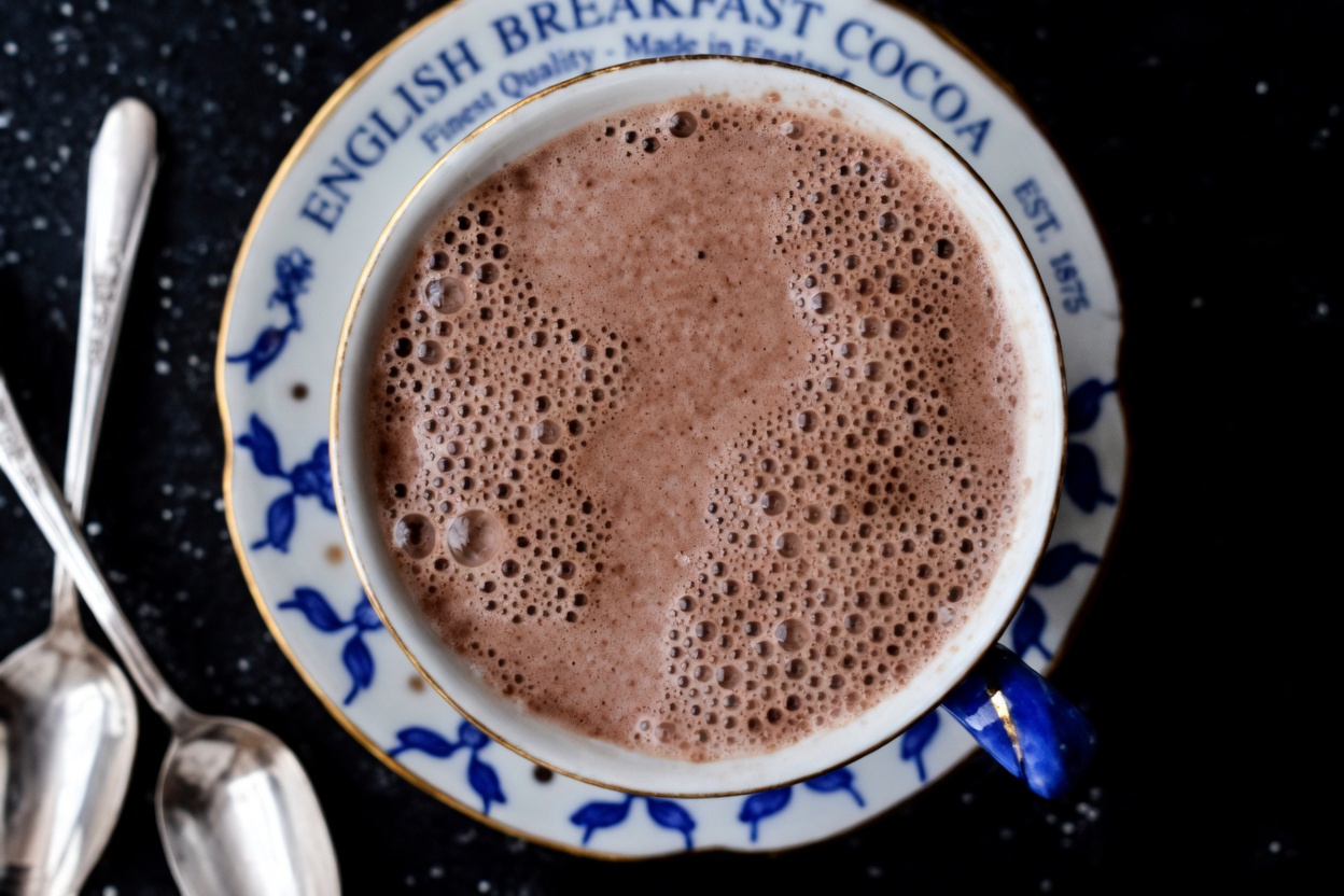 Seniors Over 60: Stop Drinking Plain Water at Night – Try These 5 Soothing Alternatives for Deeper, Uninterrupted Sleep