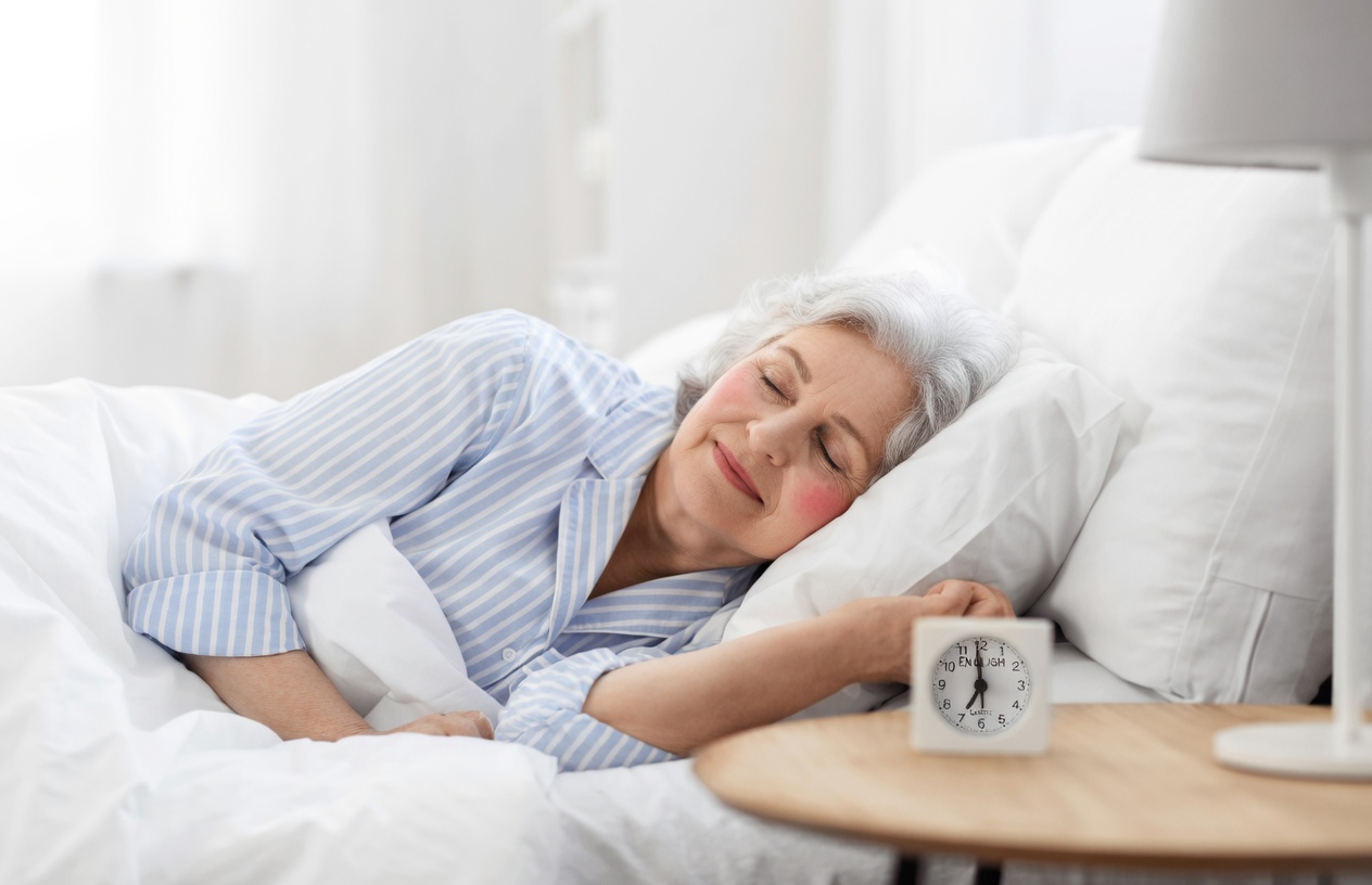 Seniors Over 60: Stop Drinking Plain Water at Night – Try These 5 Soothing Alternatives for Deeper, Uninterrupted Sleep