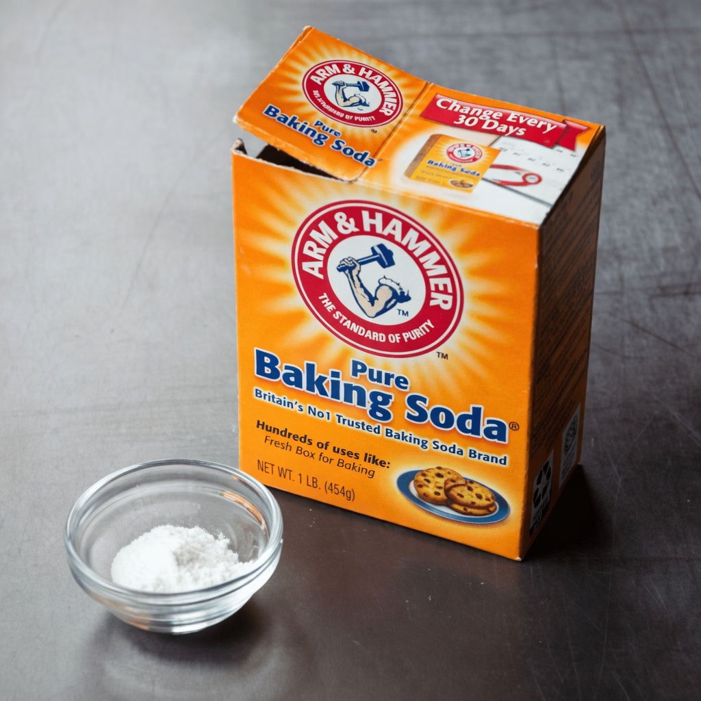 Homemade Baking Soda Cream: Real Benefits or Hidden Risks?