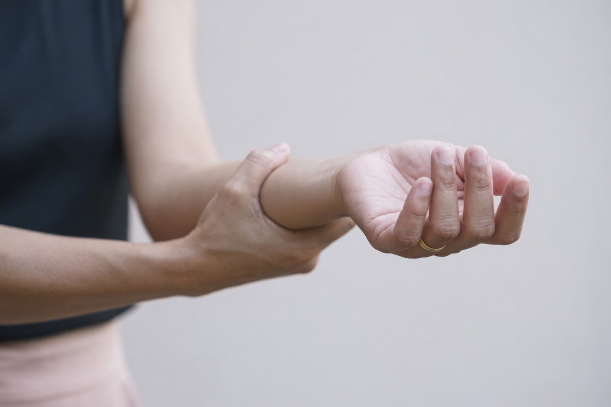 8 Strange Signs Your Body Is Begging for Vitamin B12 That Many Seniors Tend to Overlook