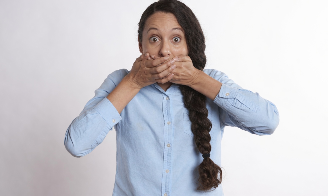 Natural Ways to Whiten Teeth at Home: Safe Remedies for a Brighter Smile