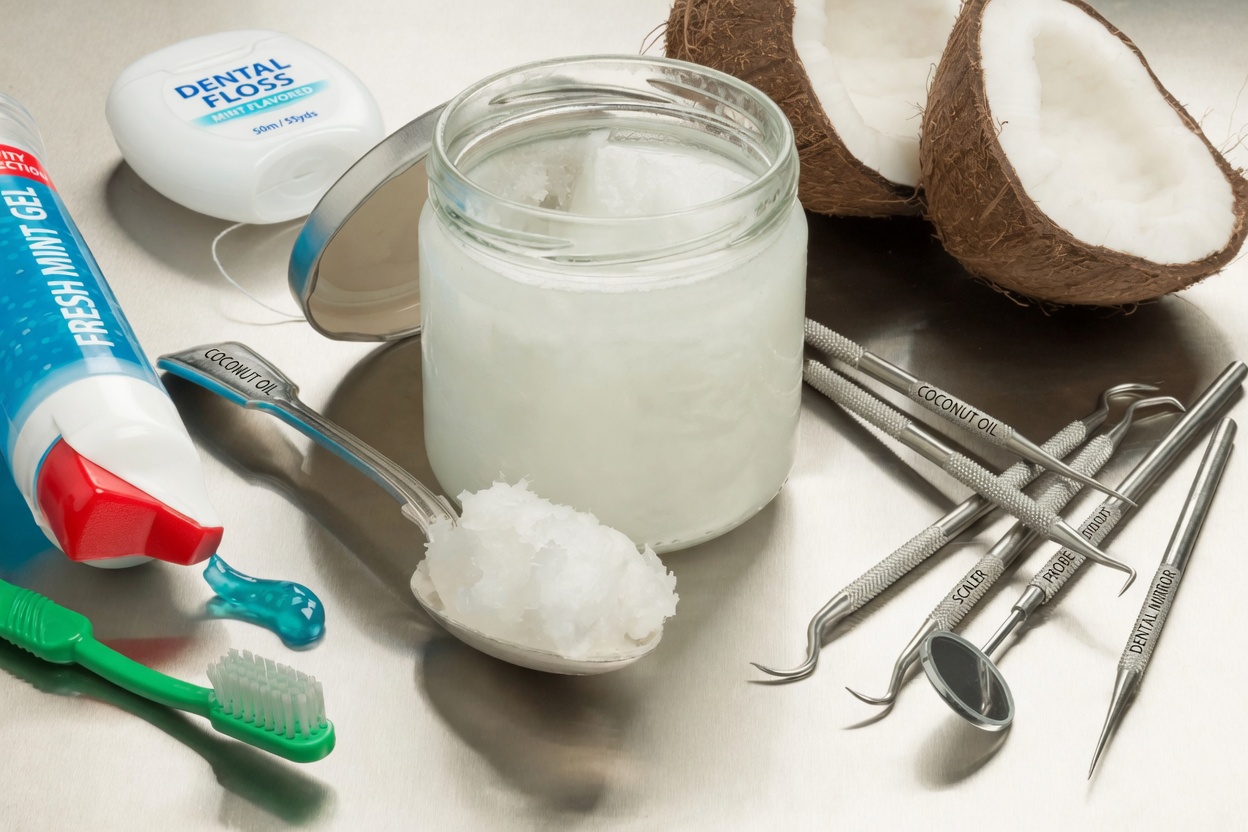 Natural Ways to Whiten Teeth at Home: Safe Remedies for a Brighter Smile