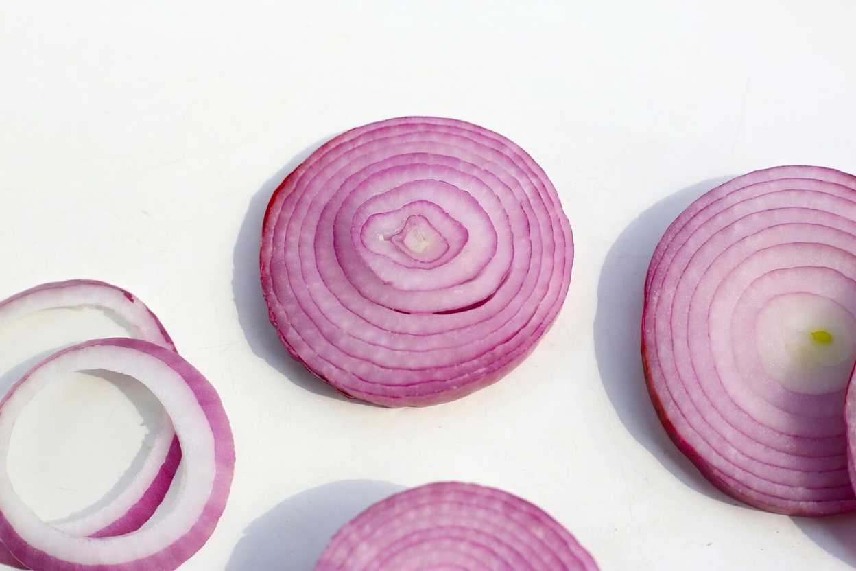 Discover the Surprising Power of Pink Onions: Nature’s Secret for Smoother, More Youthful Skin