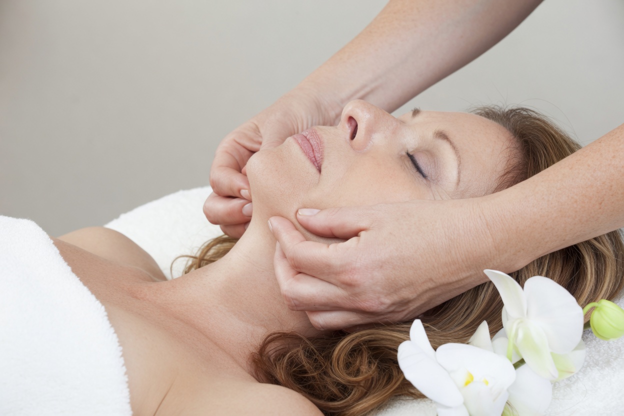 Bay Leaf for Aging Skin: A Surprising Kitchen Habit Worth Knowing?