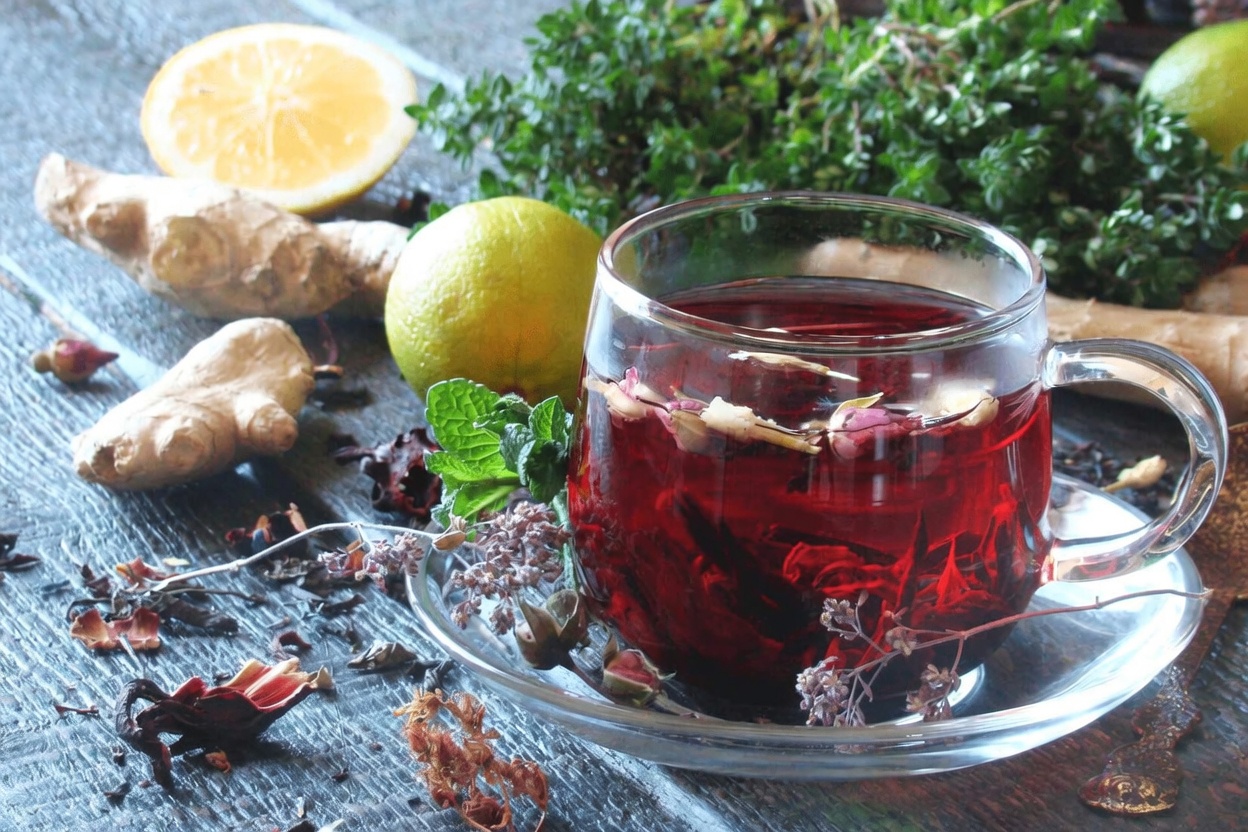 Ginger, Bay Leaves, and Hibiscus: A Refreshing Herbal Drink for Everyday Wellness – The Daily Ritual That Soothes Digestion, Calms Inflammation & Boosts Vitality