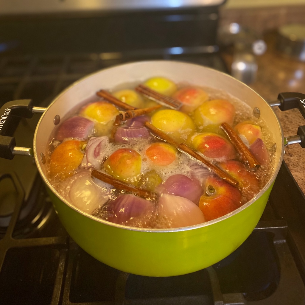 Onion Peel Tea for the Bladder and Prostate: The Forgotten Kitchen Habit Many Older Men Are Rediscovering