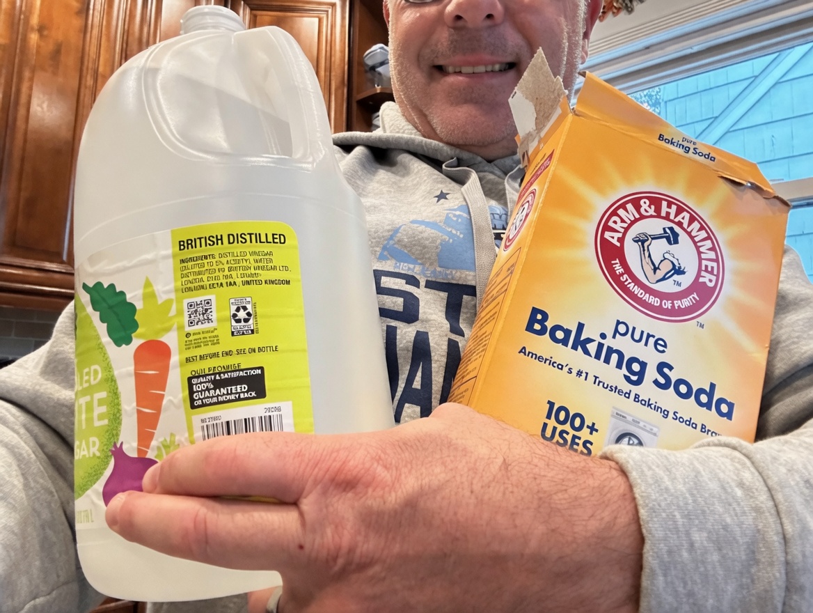 SENIORS, Use BAKING SODA Like THIS and Watch 13 Health Problems Disappear!