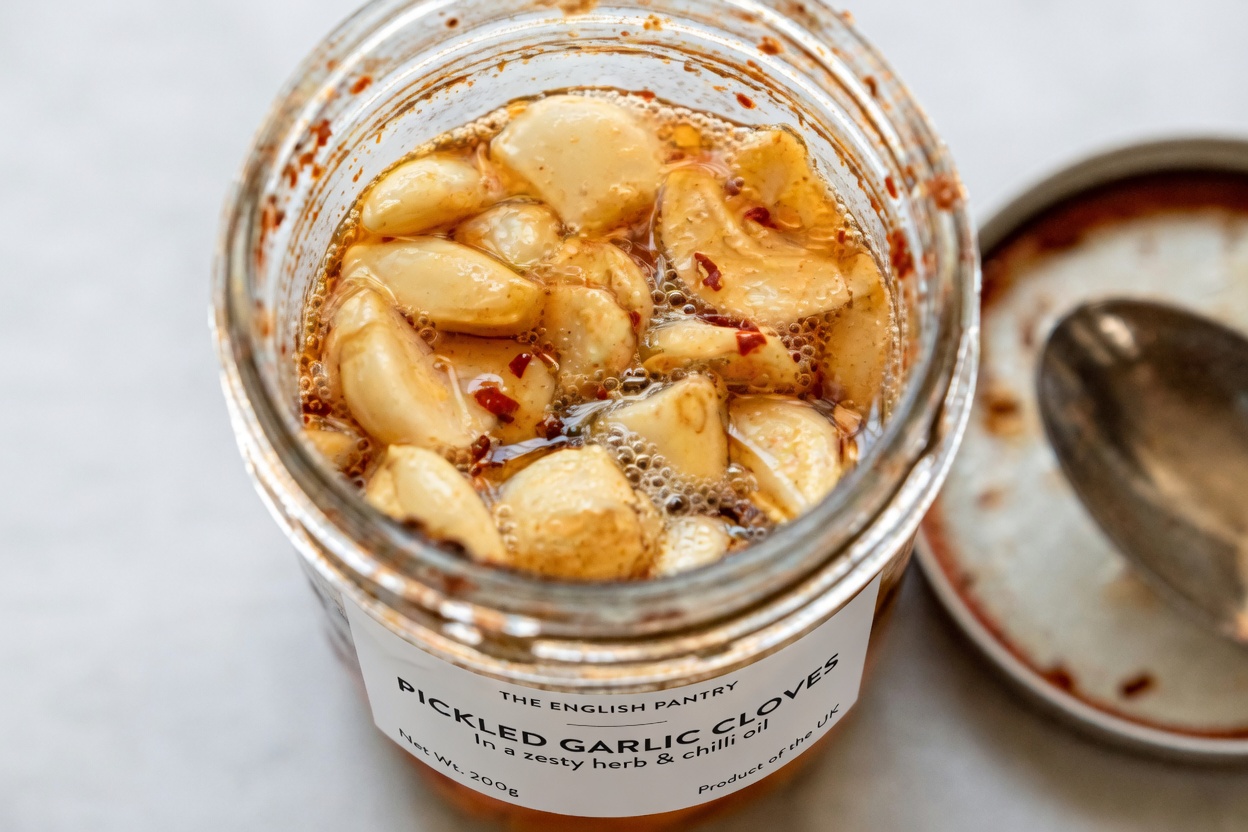 Eat Garlic Before Bed: Shocking Benefits Revealed!