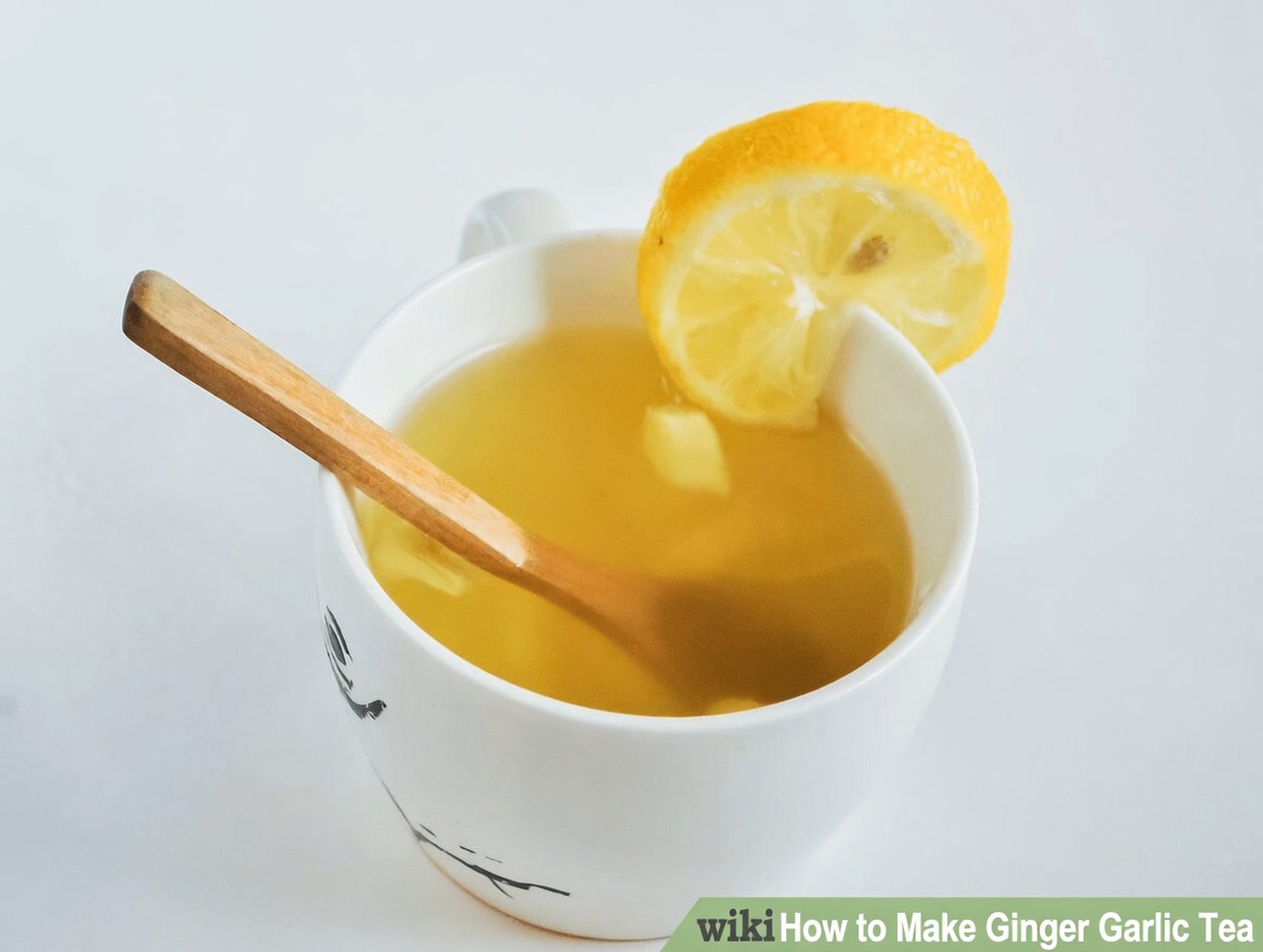 A Simple Guide to Preparing a Grated Ginger, Onion, Garlic, and Lemon Juice Mixture for Your Daily Routine