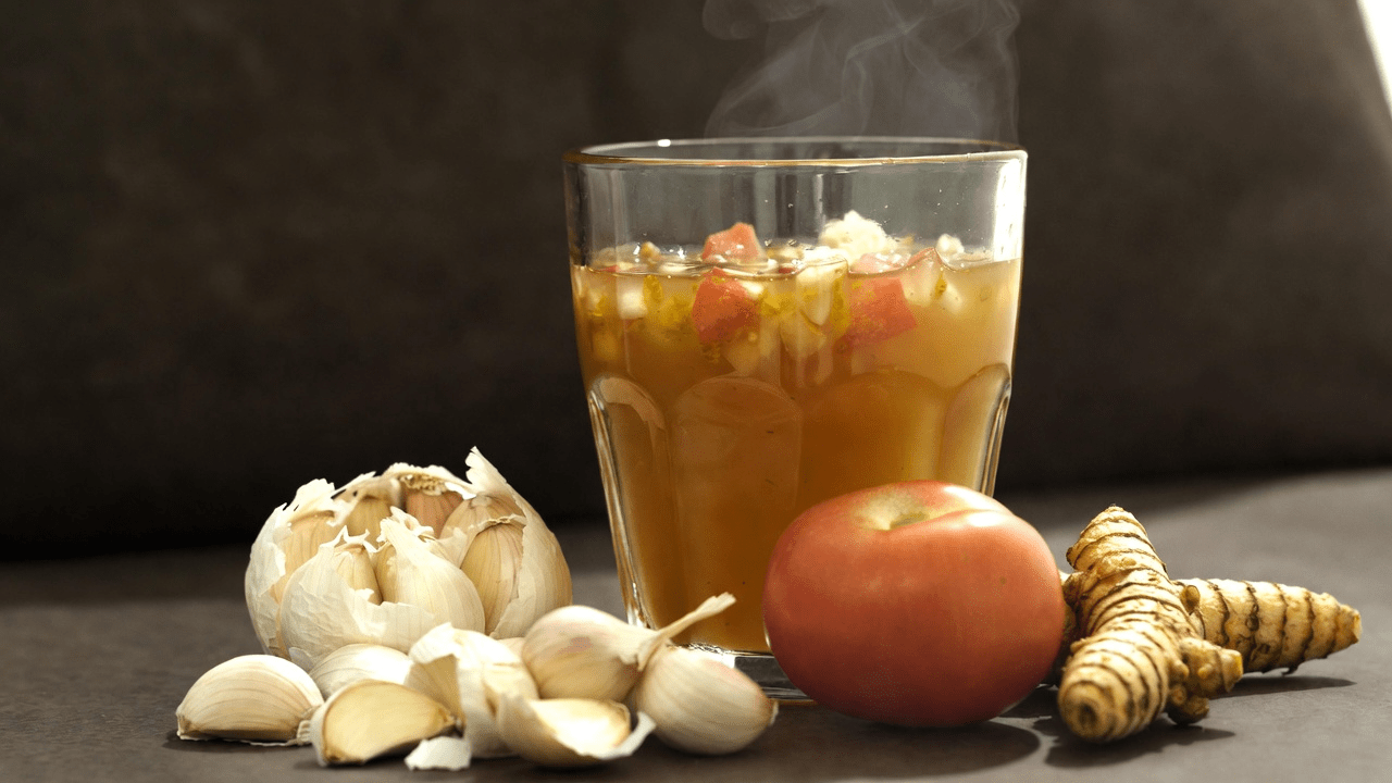 Natural Drink to Support Prostate Health After 40: Exploring the Garlic, Tomato, and Turmeric Blend