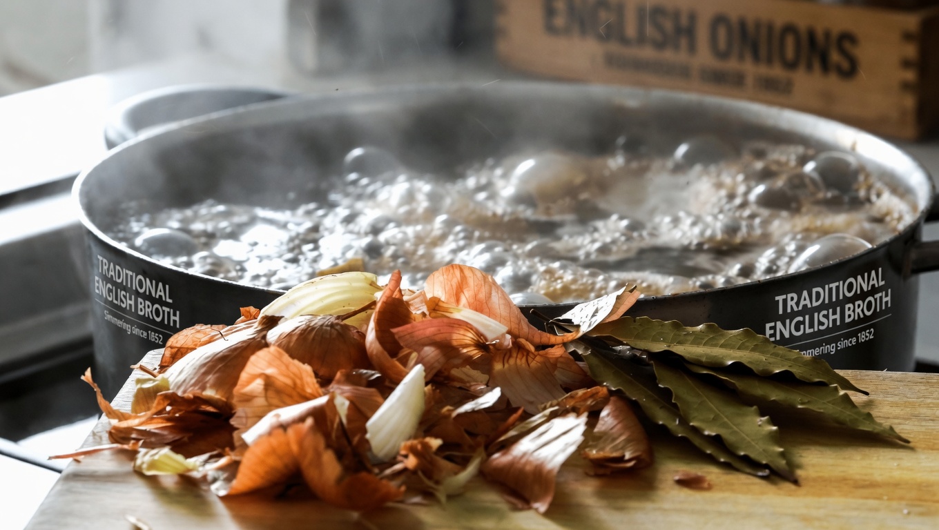 Discover How Onion and Bay Leaves May Help Support Natural Hair Shine and Richness as Gray Hair Appears
