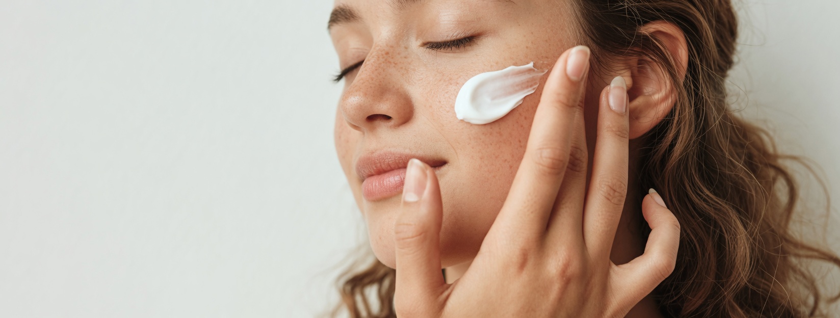 How Can You Safely Use Baking Soda on Your Face? Exploring Potential Benefits, Risks, and Practical Guidelines