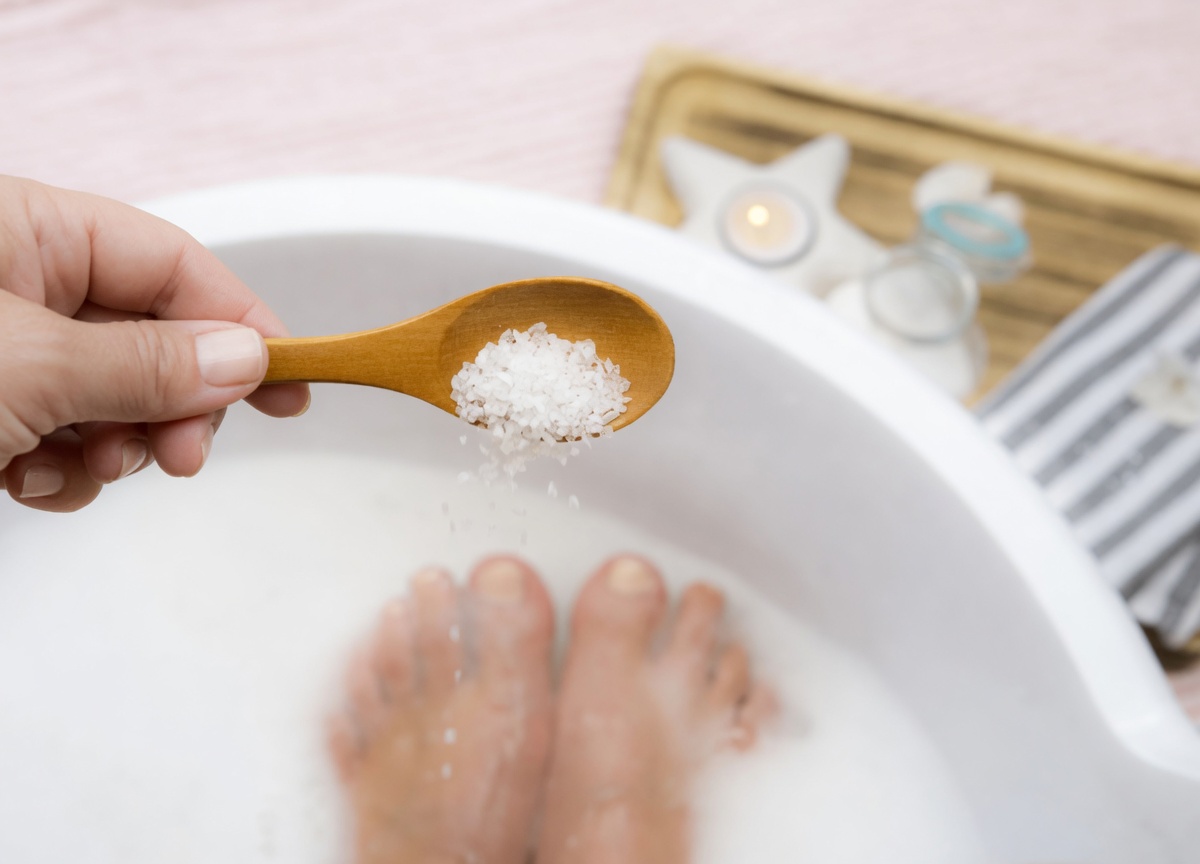 Over 60? Discover How Baking Soda in Water May Support Everyday Wellness – A Simple Kitchen Staple Guide