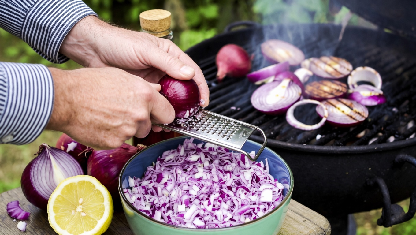 Could Adding Onions to Your Daily Routine Support Healthier Blood Sugar and Heart Function?